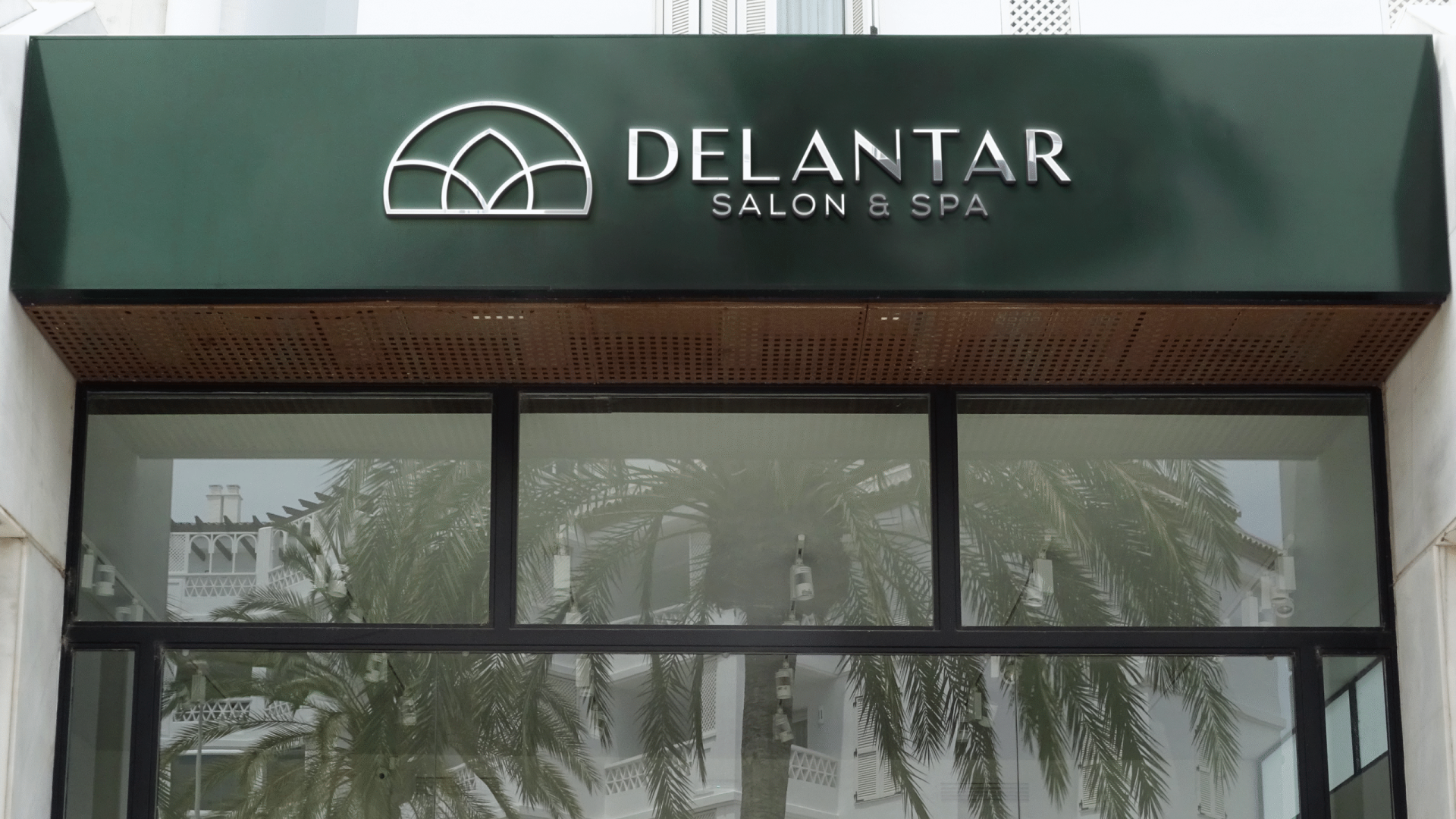 Delantar-Facade Wano Studio, Delantar Salon & Spa facade